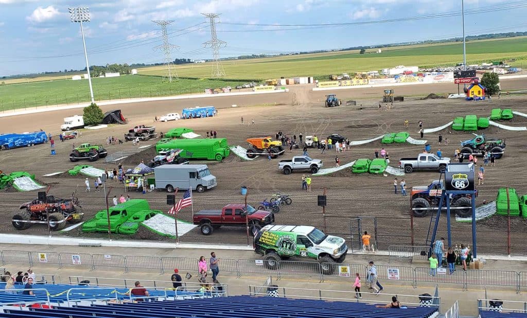 pit-party-wideshot-1-4